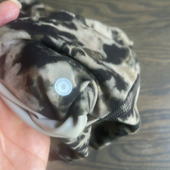 Lululemon Invigorate HR Tight 25” (8) - Picture 4 of 4